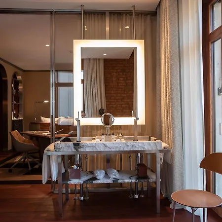 Szálloda La Reserve Eden Au 5*