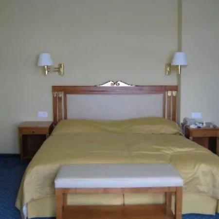 Szálloda La Reserve Eden Au 5*